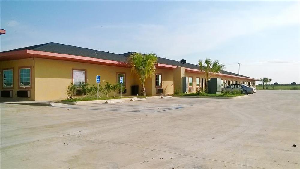 Rodeway Inn Dilley Exteriér fotografie